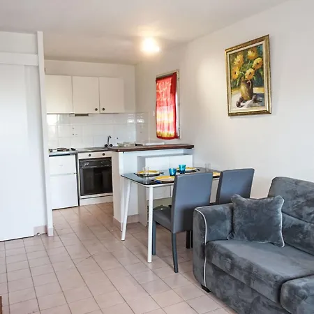 Daire Le Panama-1 By Interhome